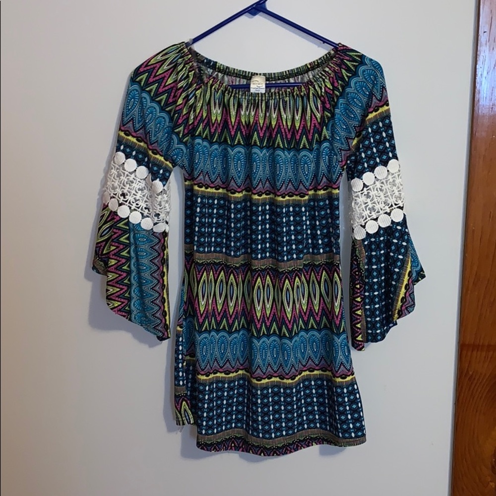 Women’s pinwheel sleeve tunic